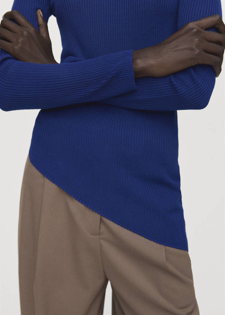 Sweater with asymmetrical turtleneck — Vibrant blue