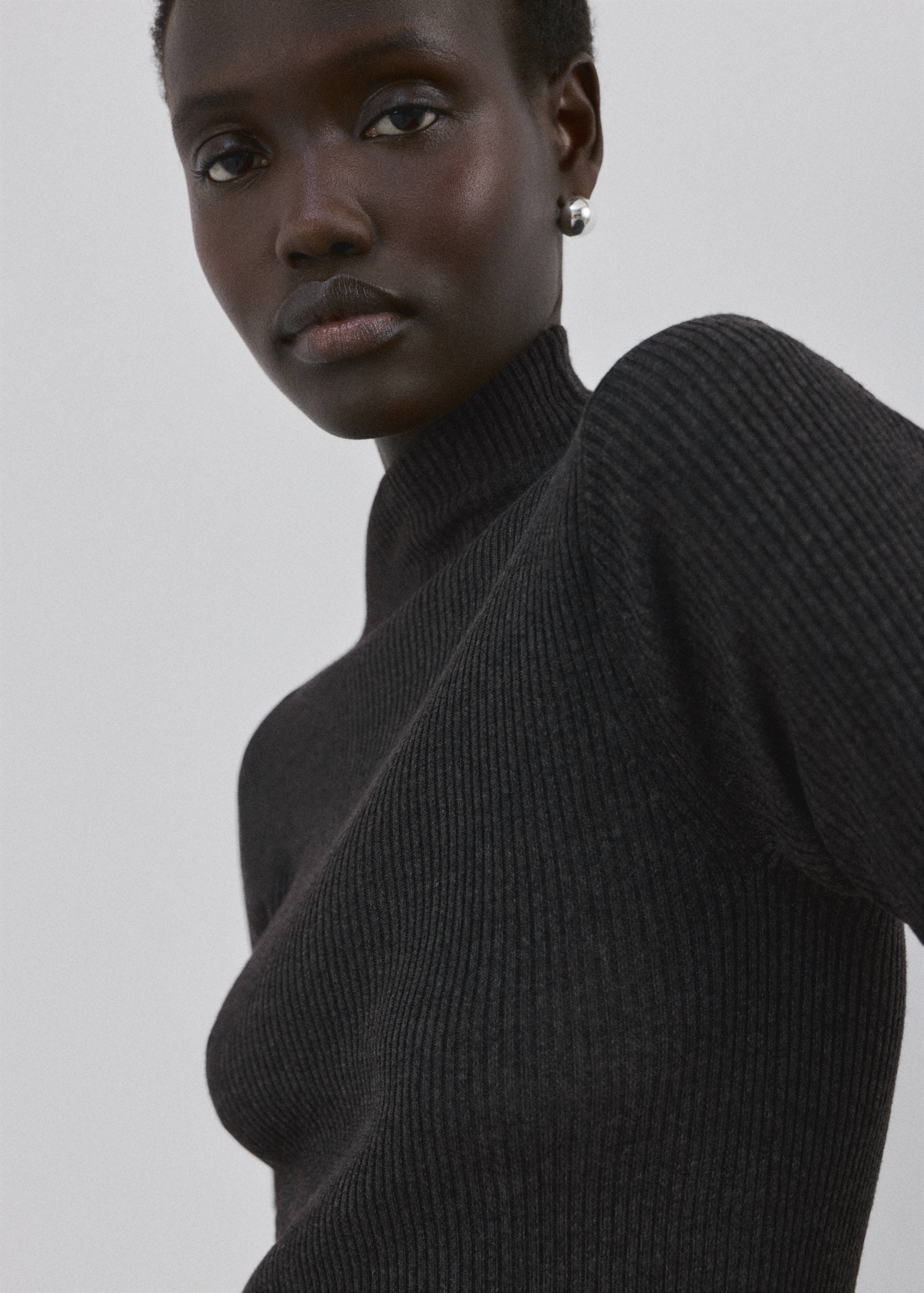 Pull asymétrique  col montant - Détail de l'article 1