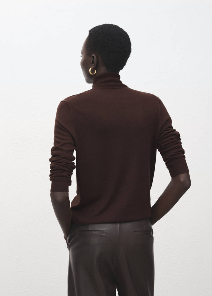 Turtleneck knitted sweater — Chocolate