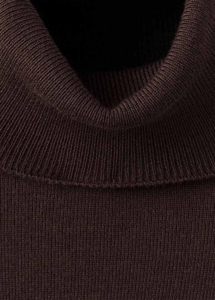 Turtleneck knitted sweater — Chocolate