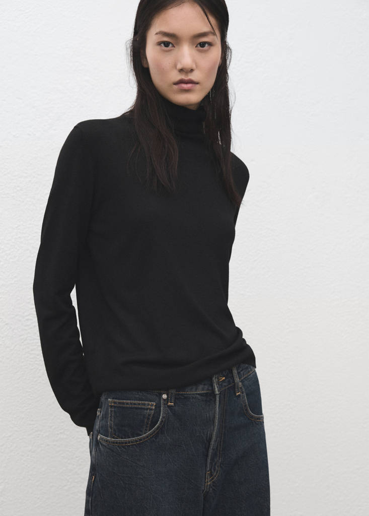 Turtleneck knitted sweater — Black