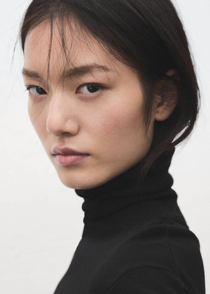 Turtleneck knitted sweater — Black