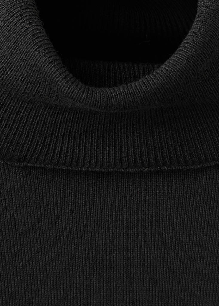 Turtleneck knitted sweater — Black