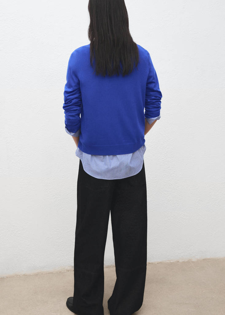 Fine-knit crew-neck sweater — Vibrant blue