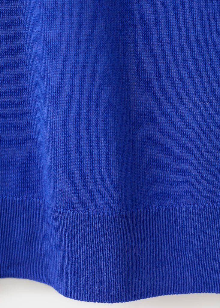 Fine-knit crew-neck sweater — Vibrant blue