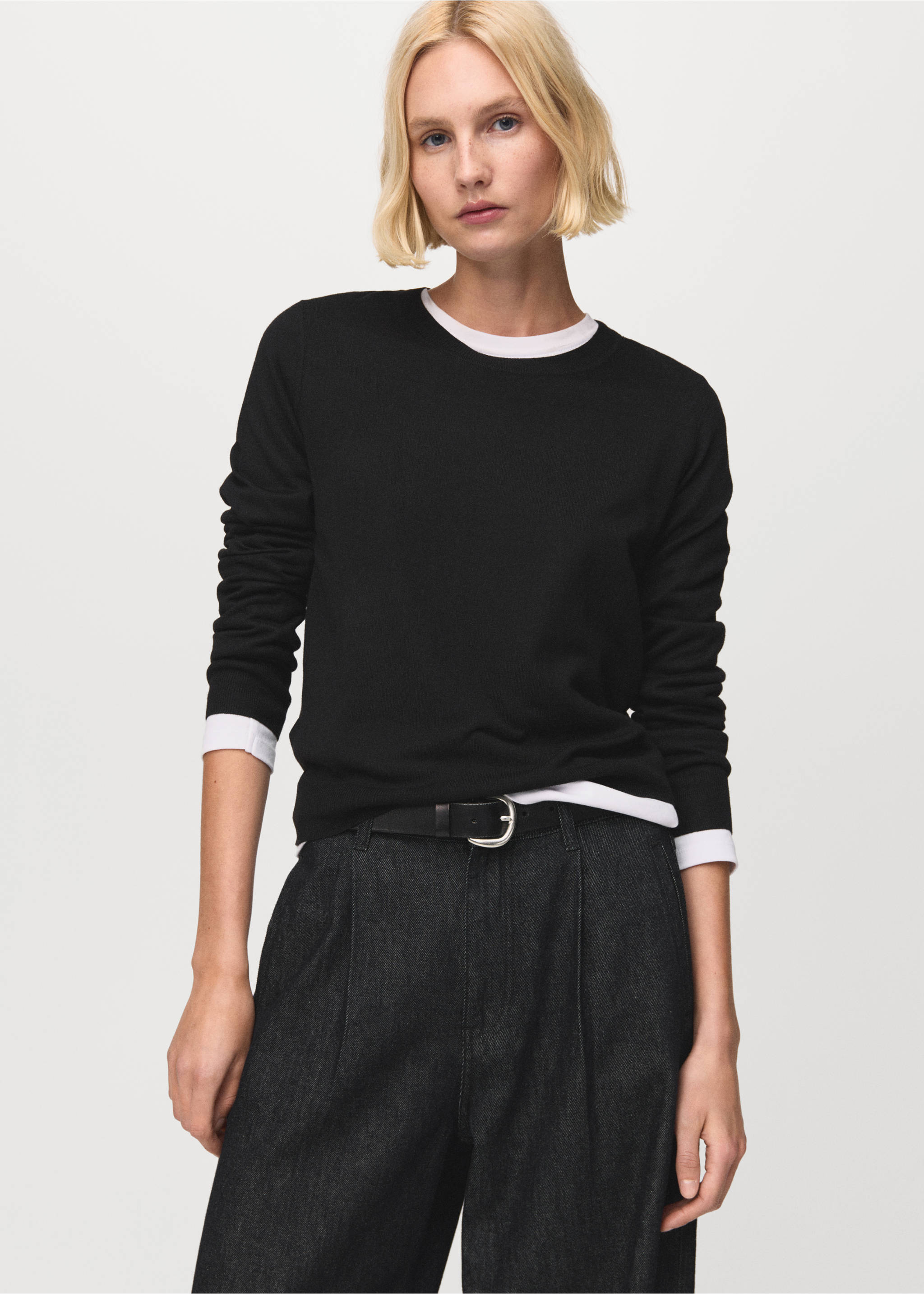 Fine-knit crew-neck sweater - Medium plane, Black. Ref: 27031275-00.