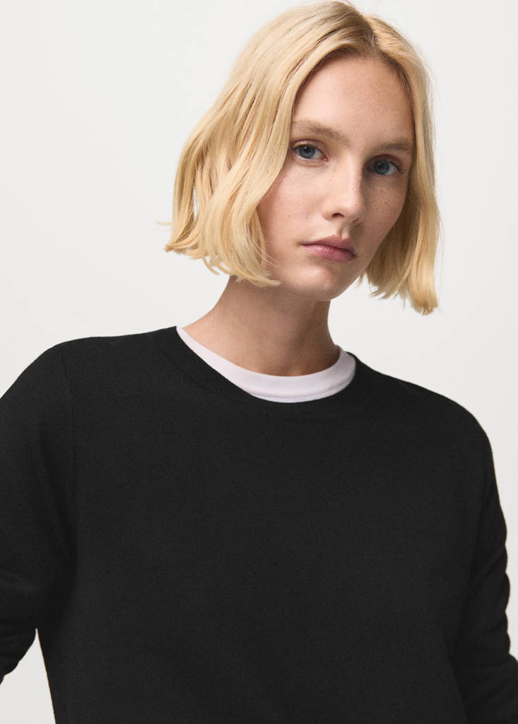 Fine-knit crew-neck sweater — Black