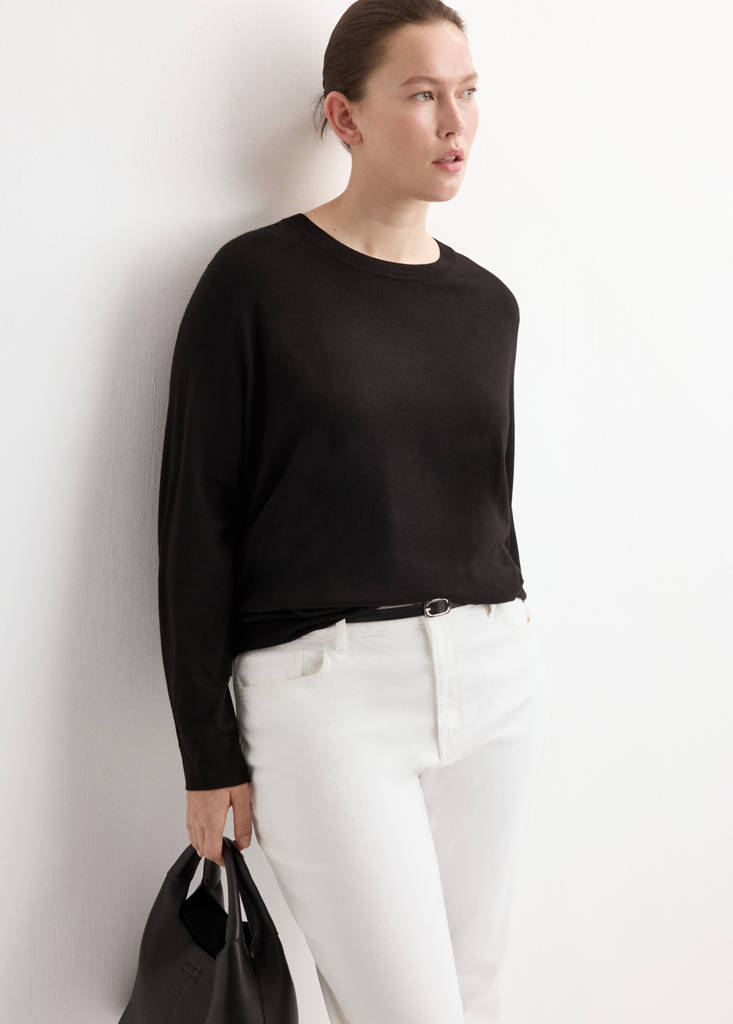 Fine-knit crew-neck sweater — Black