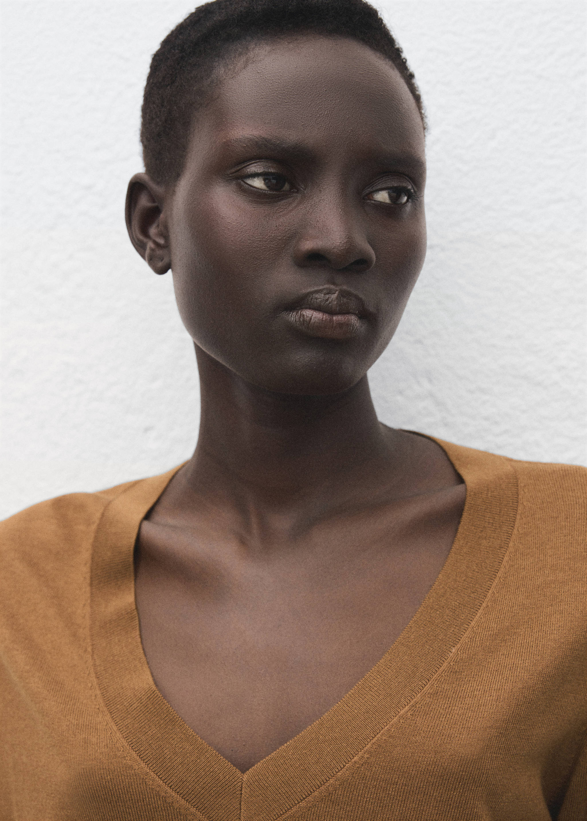 V-neck knit sweater - Details of the article 1