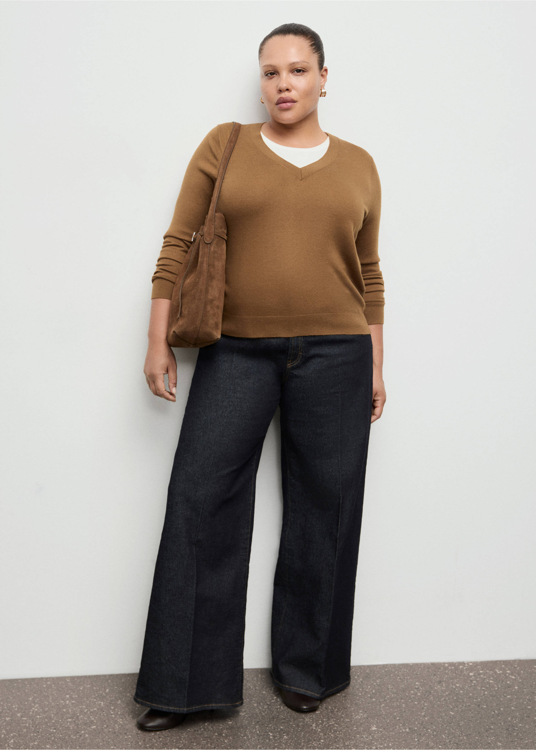 Jersey punto cuello pico - Detalle del artículo 3, Marrón tabaco. Ref: 27031276-00.