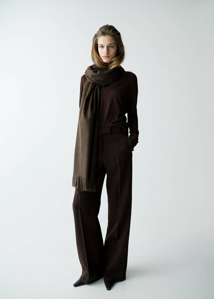 V-neck knit sweater — Chocolate