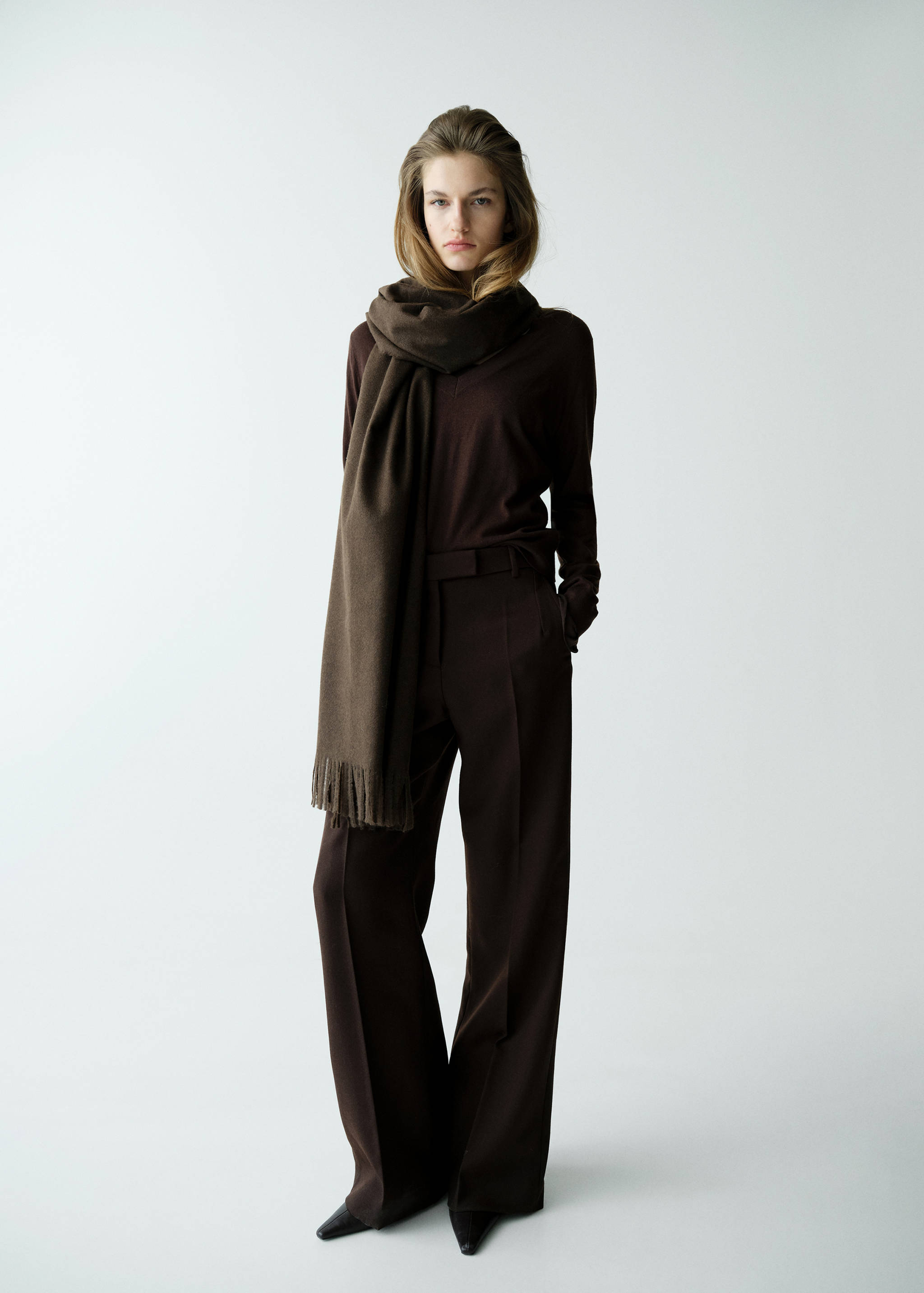 V-neck knit sweater - General plane