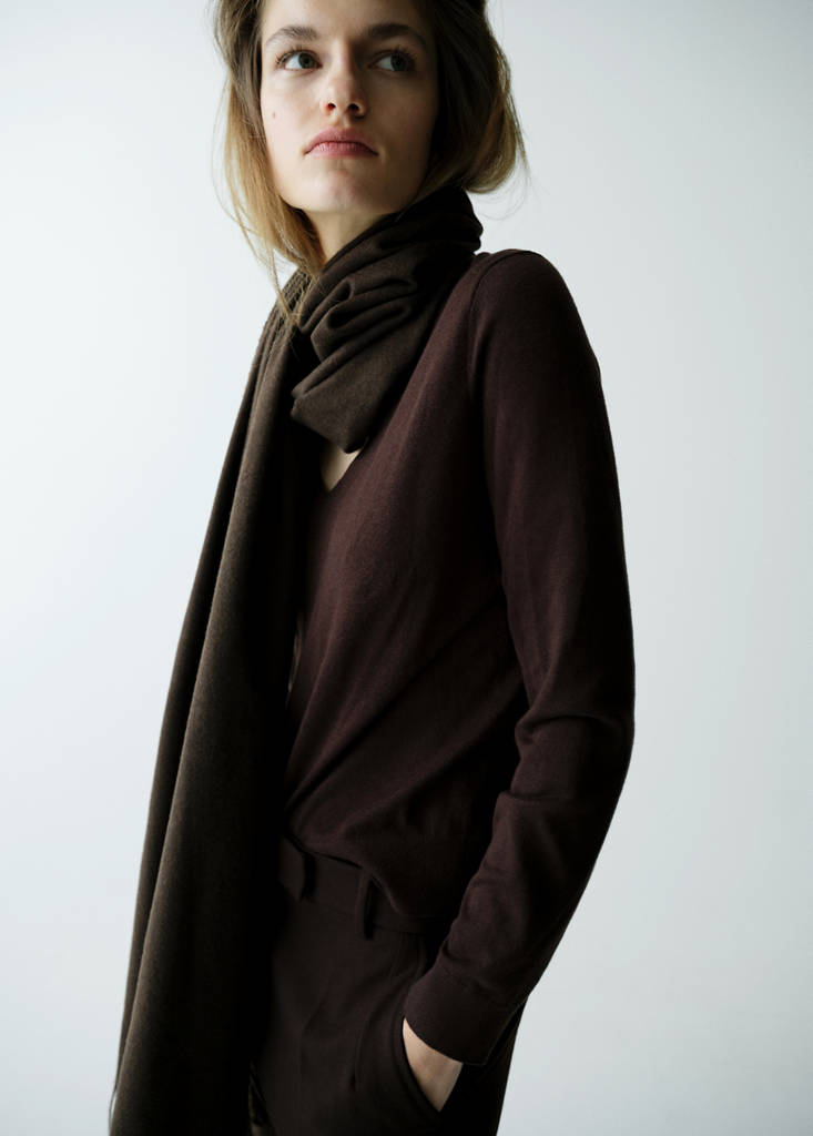 V-neck knit sweater — Chocolate