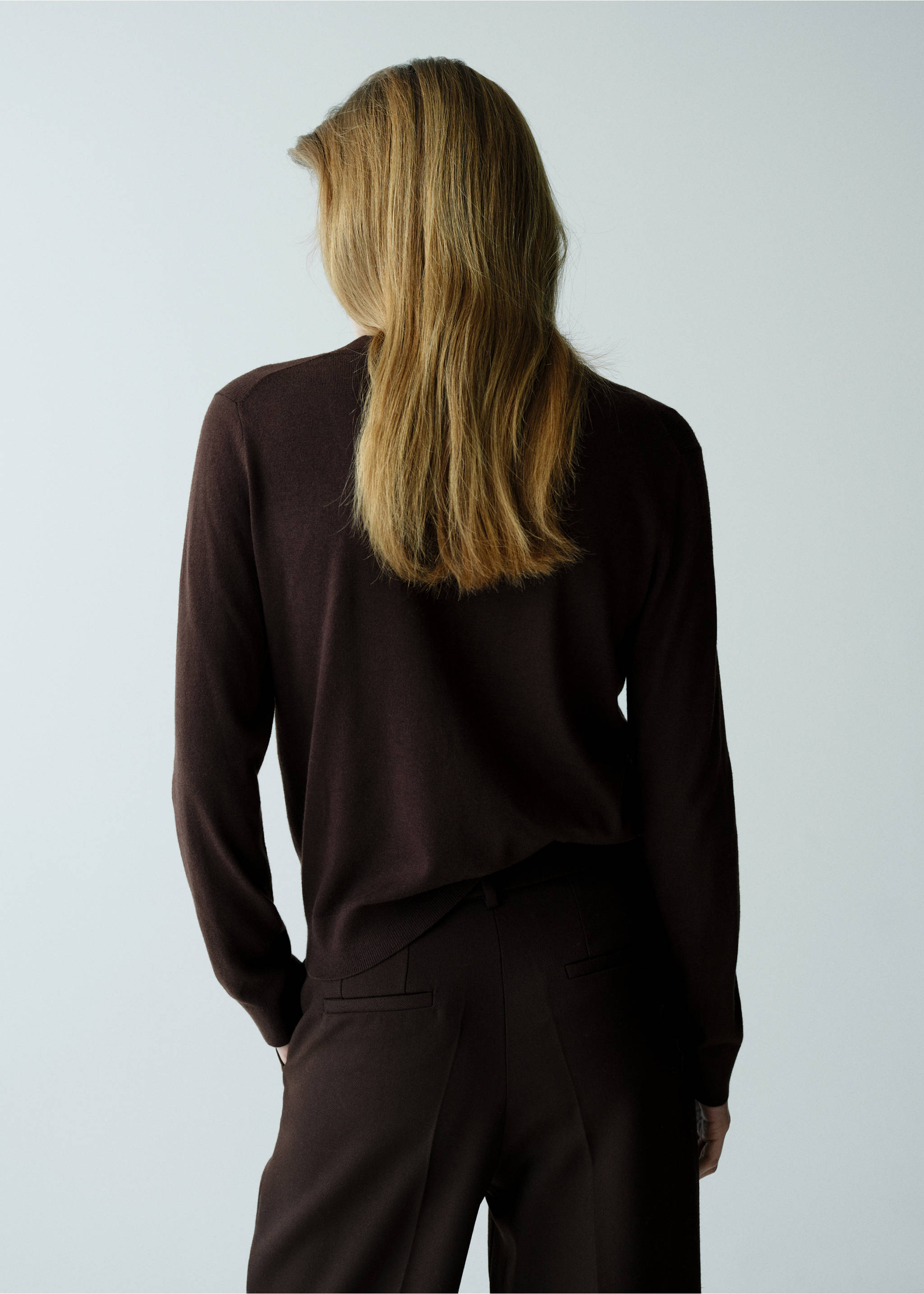 Pull-over maille col en V - Verso de l’article, Chocolat. Ref: 27031276-00.