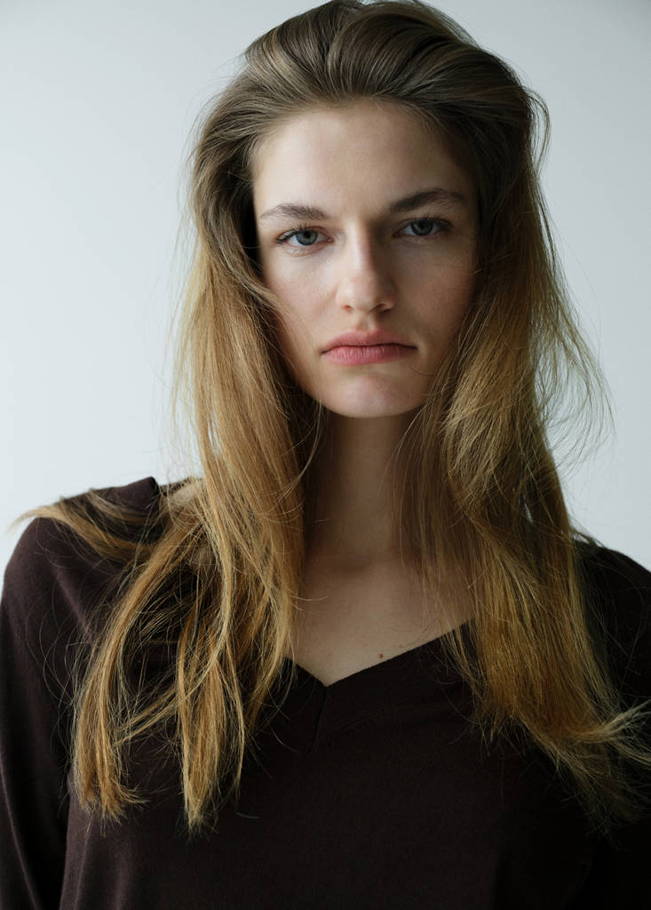 V-neck knit sweater — Chocolate