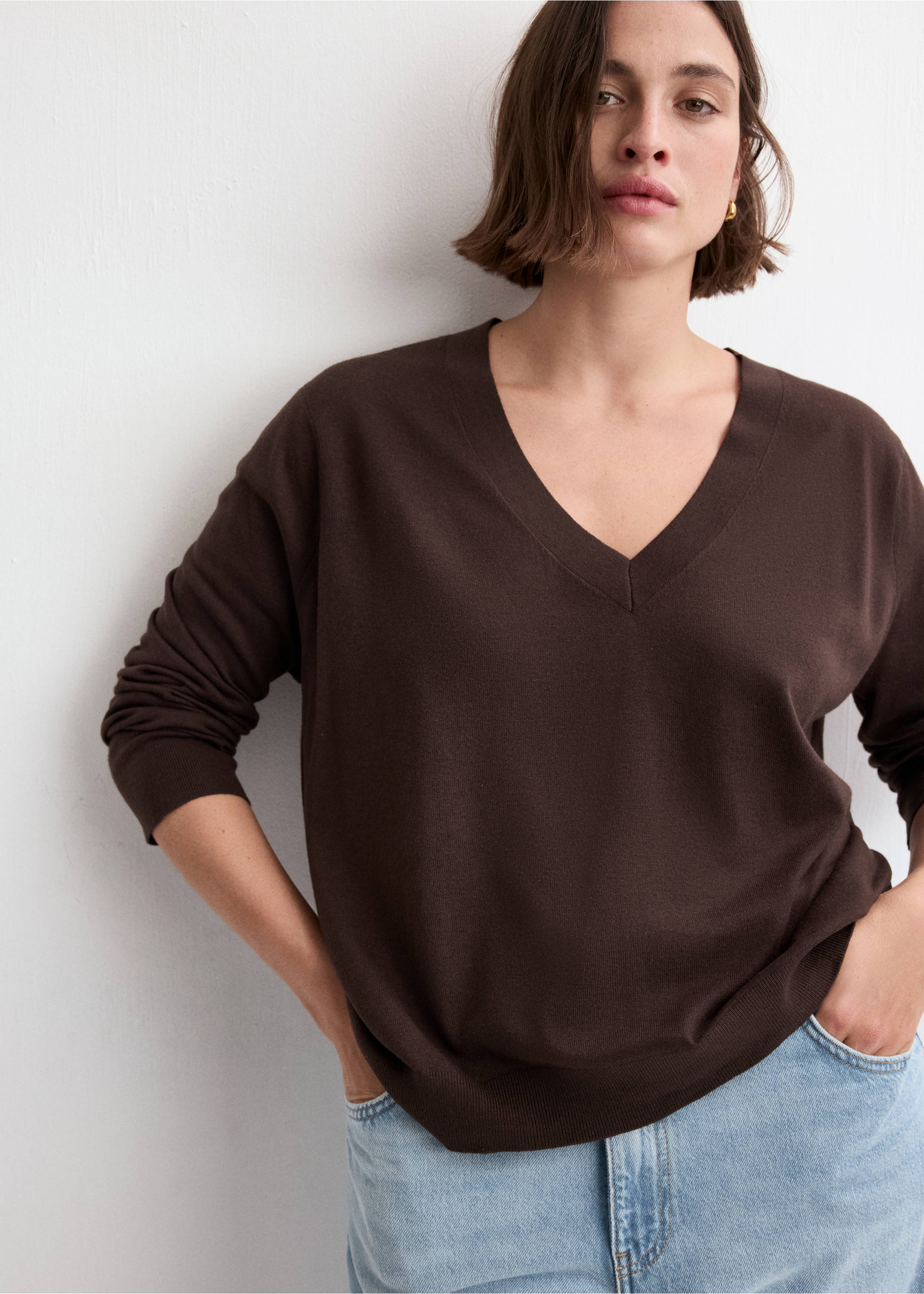 Pull-over maille col en V - Détail de l'article 5, Chocolat. Ref: 27031276-00.