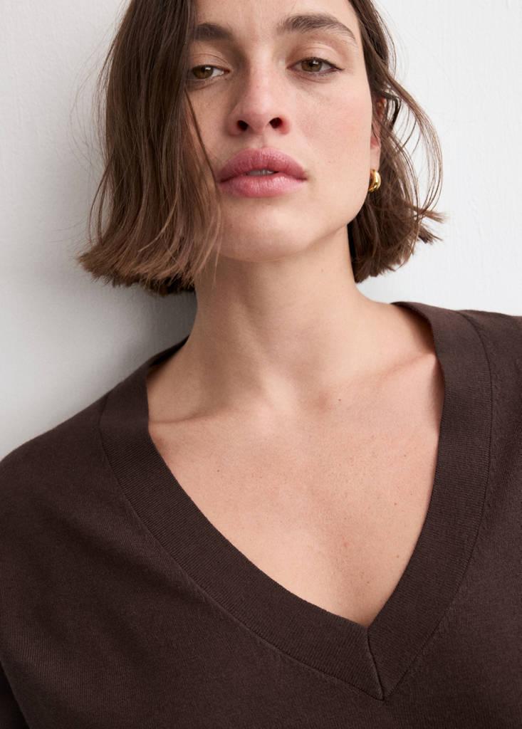V-neck knit sweater — Chocolate