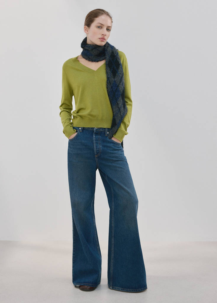 V-neck knit sweater — Green