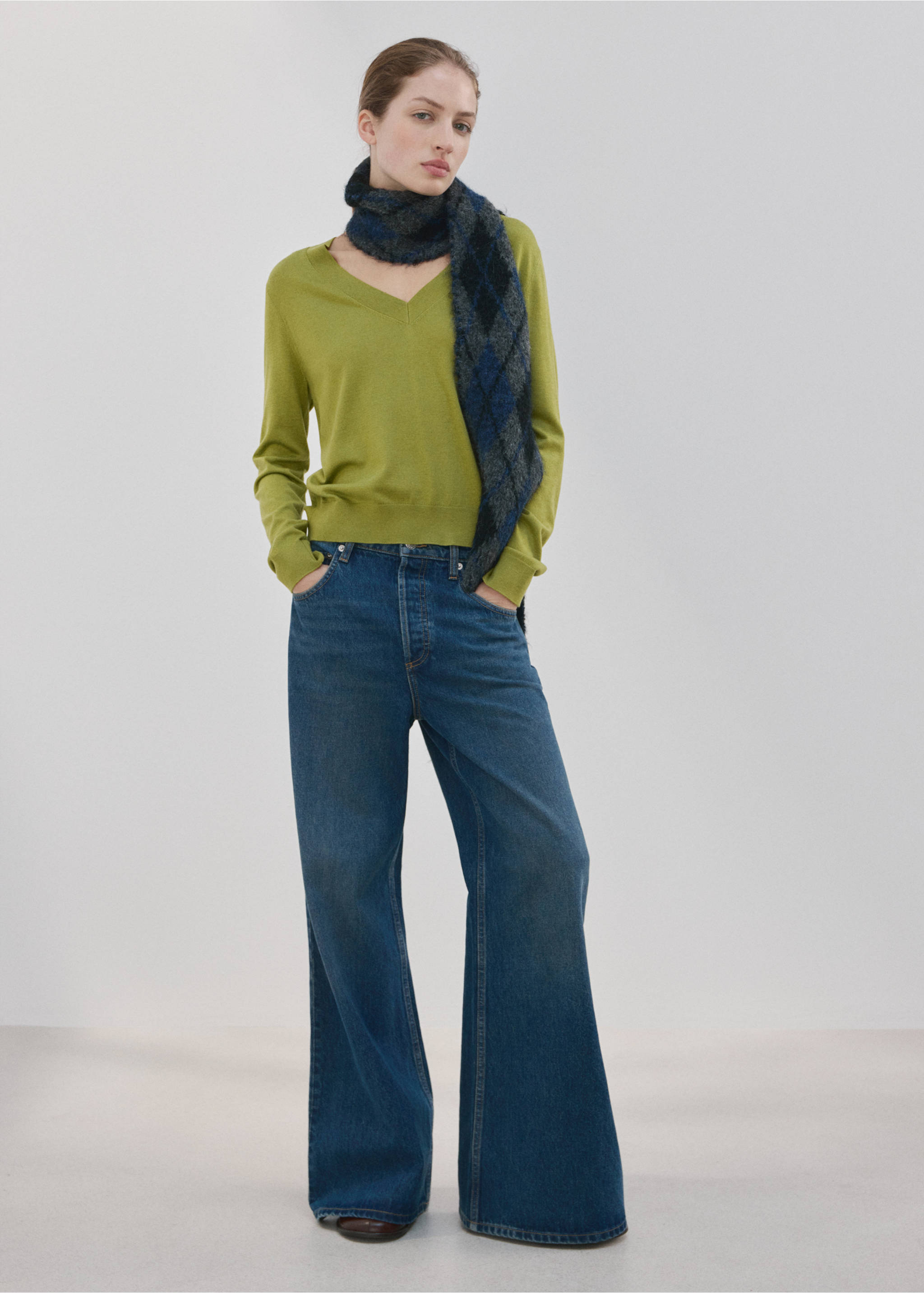 Camisola de malha com gola em V - Plano geral, Verde. Ref: 27031276-00.