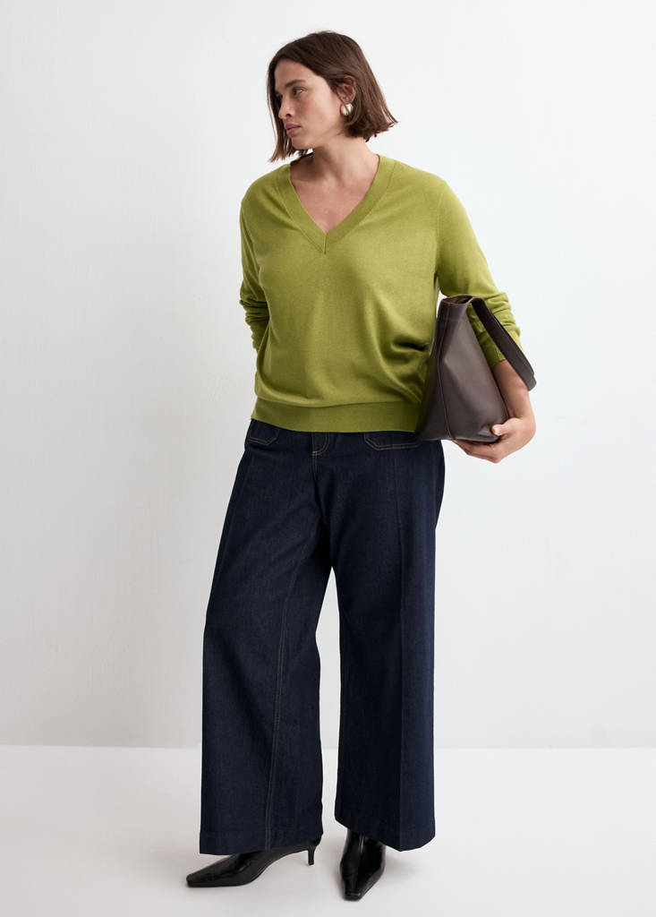 V-neck knit sweater — Green