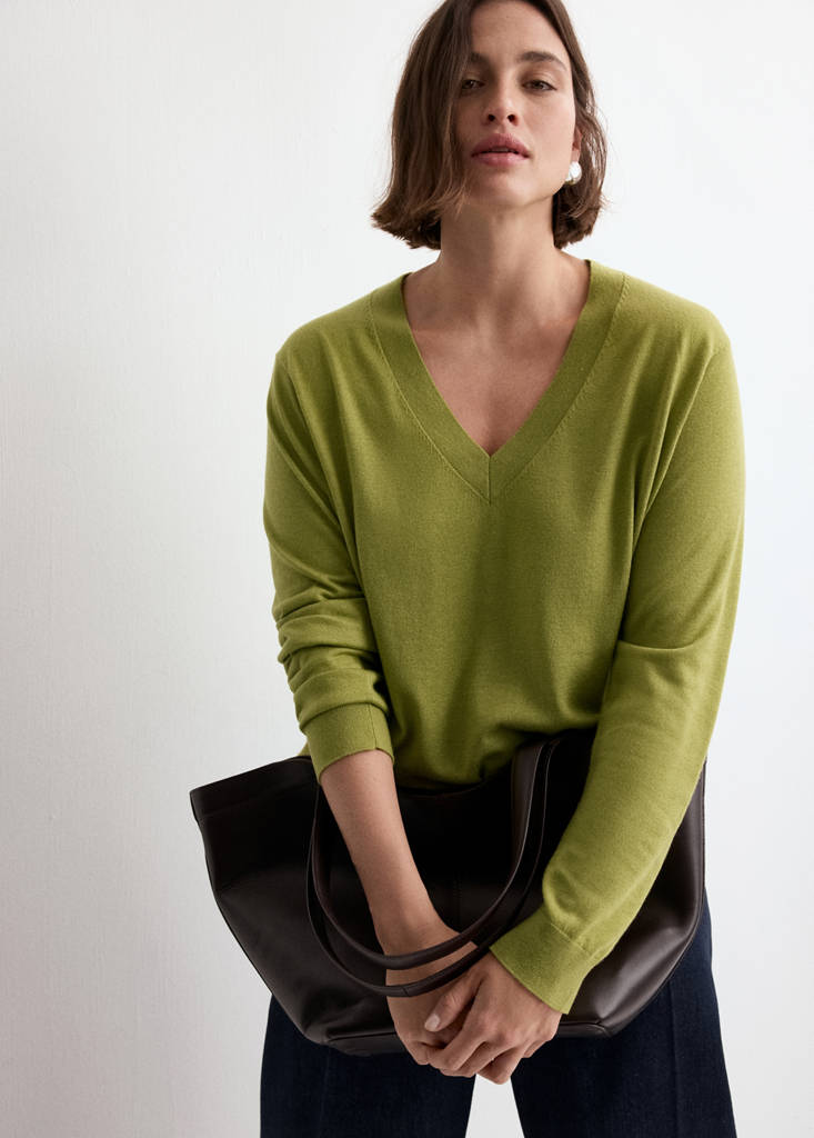 V-neck knit sweater — Green