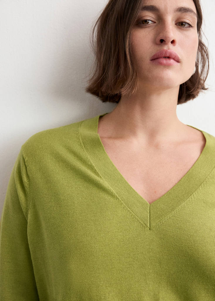 V-neck knit sweater — Green
