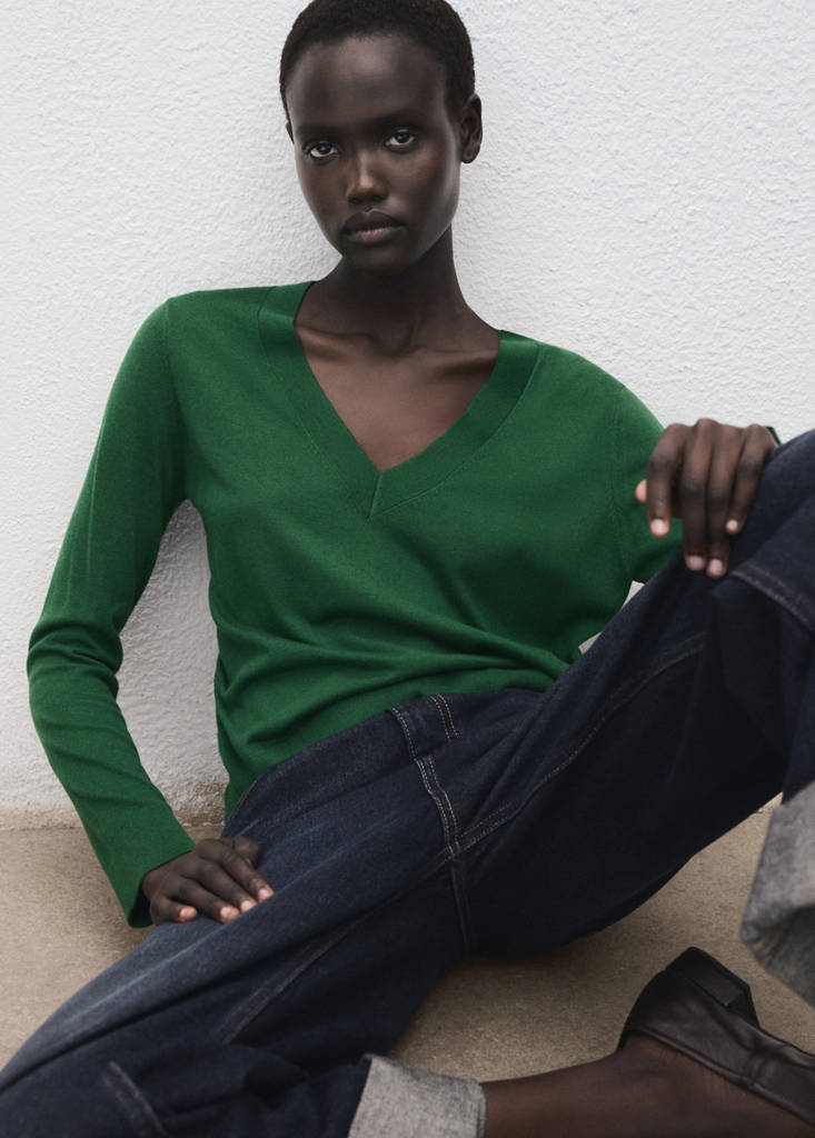 V-neck knit sweater — Dark Green