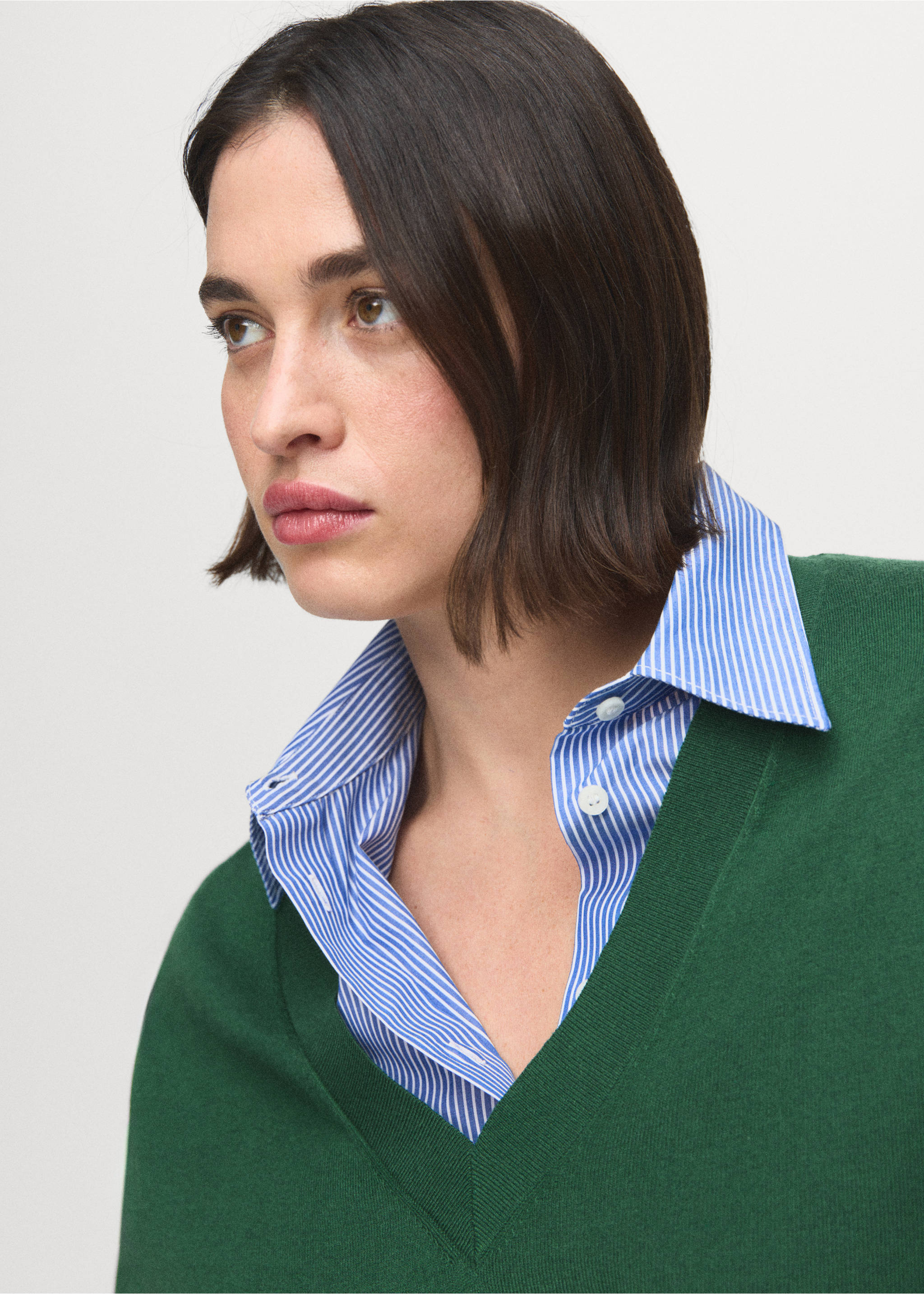 Jersey punto cuello pico - Detalle del artículo 4, Verde oscuro. Ref: 27031276-00.