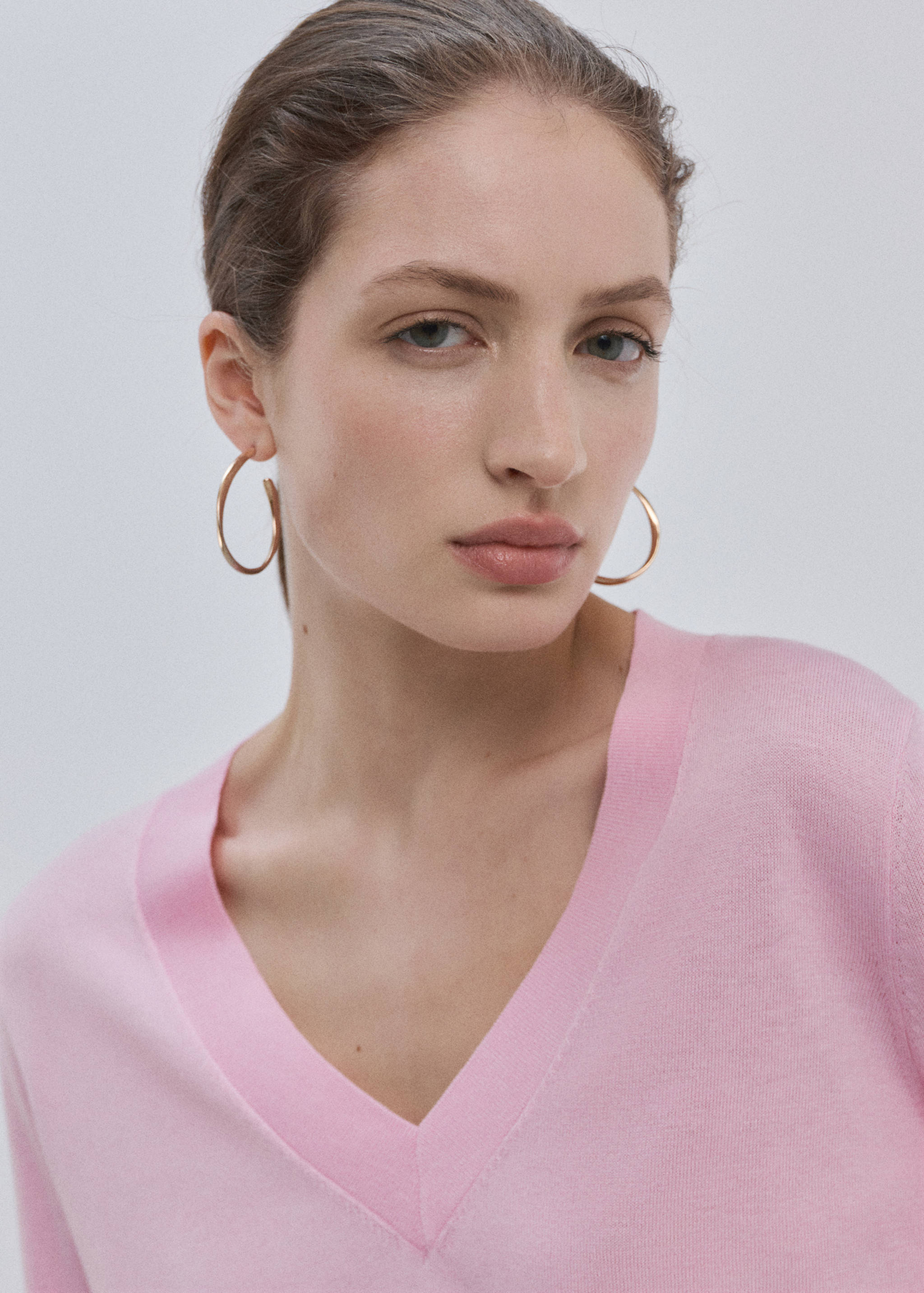 V-neck knit sweater - Details of the article 1