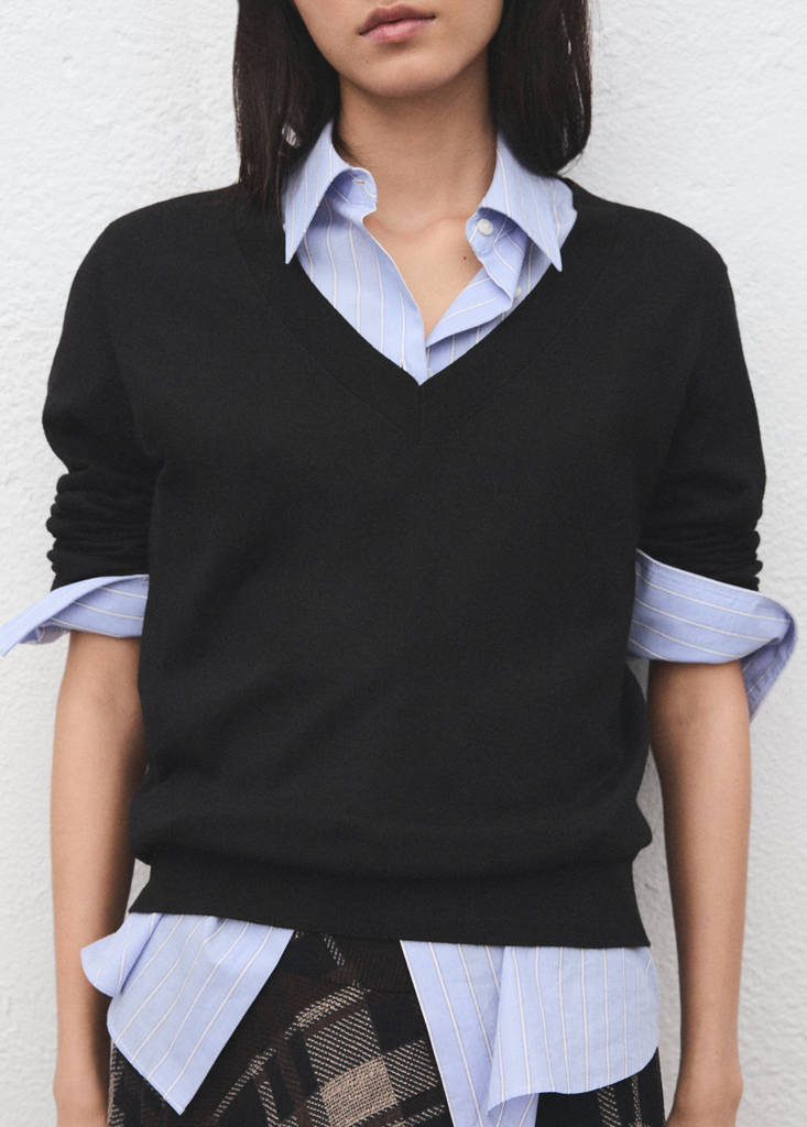 V-neck knit sweater — Black