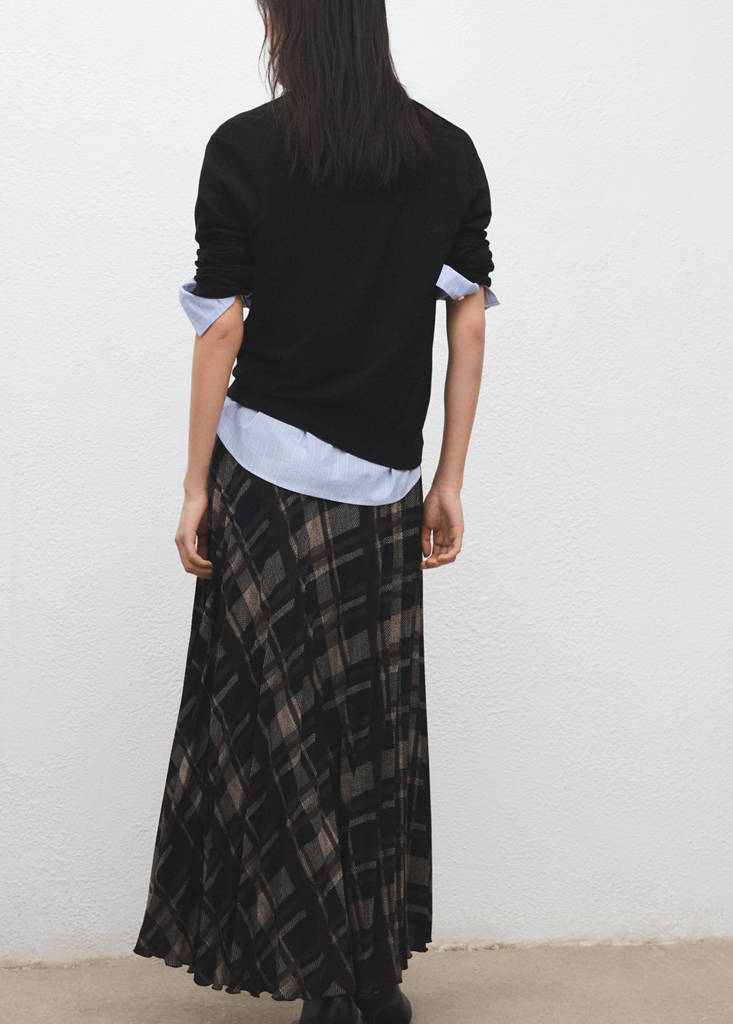 V-neck knit sweater — Black