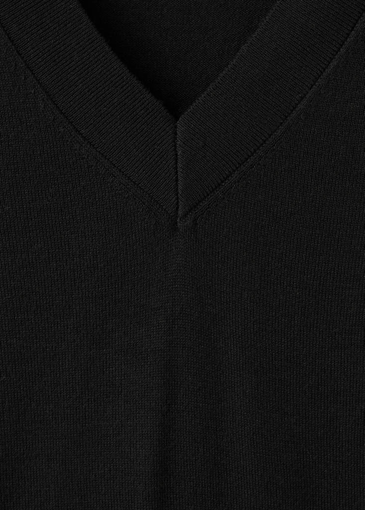 V-neck knit sweater — Black