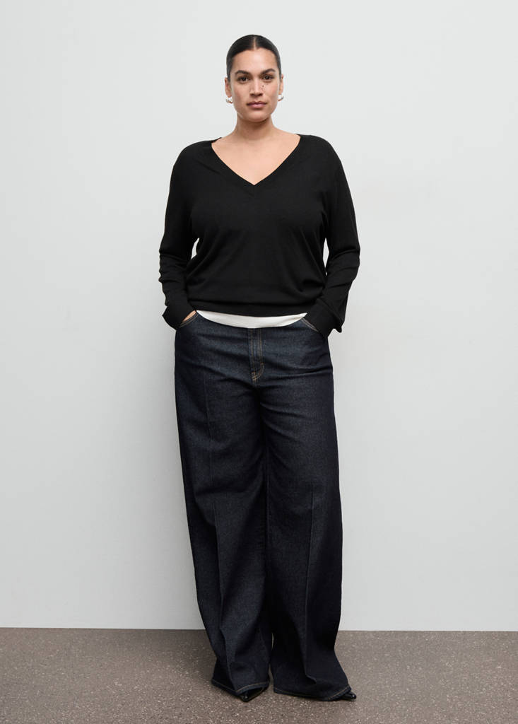 V-neck knit sweater — Black
