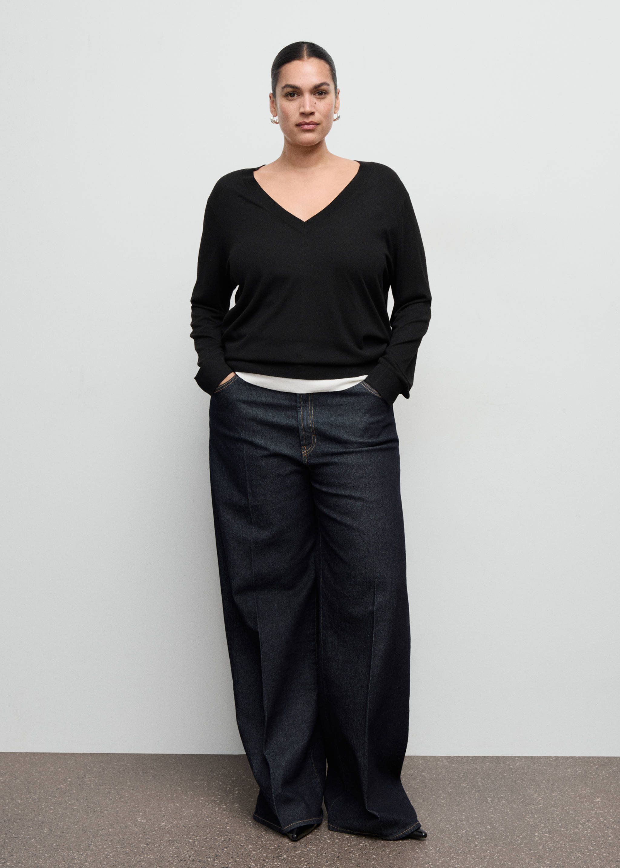 V-neck knit sweater - Details of the article 3