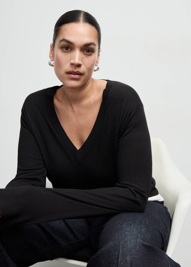 V-neck knit sweater — Black