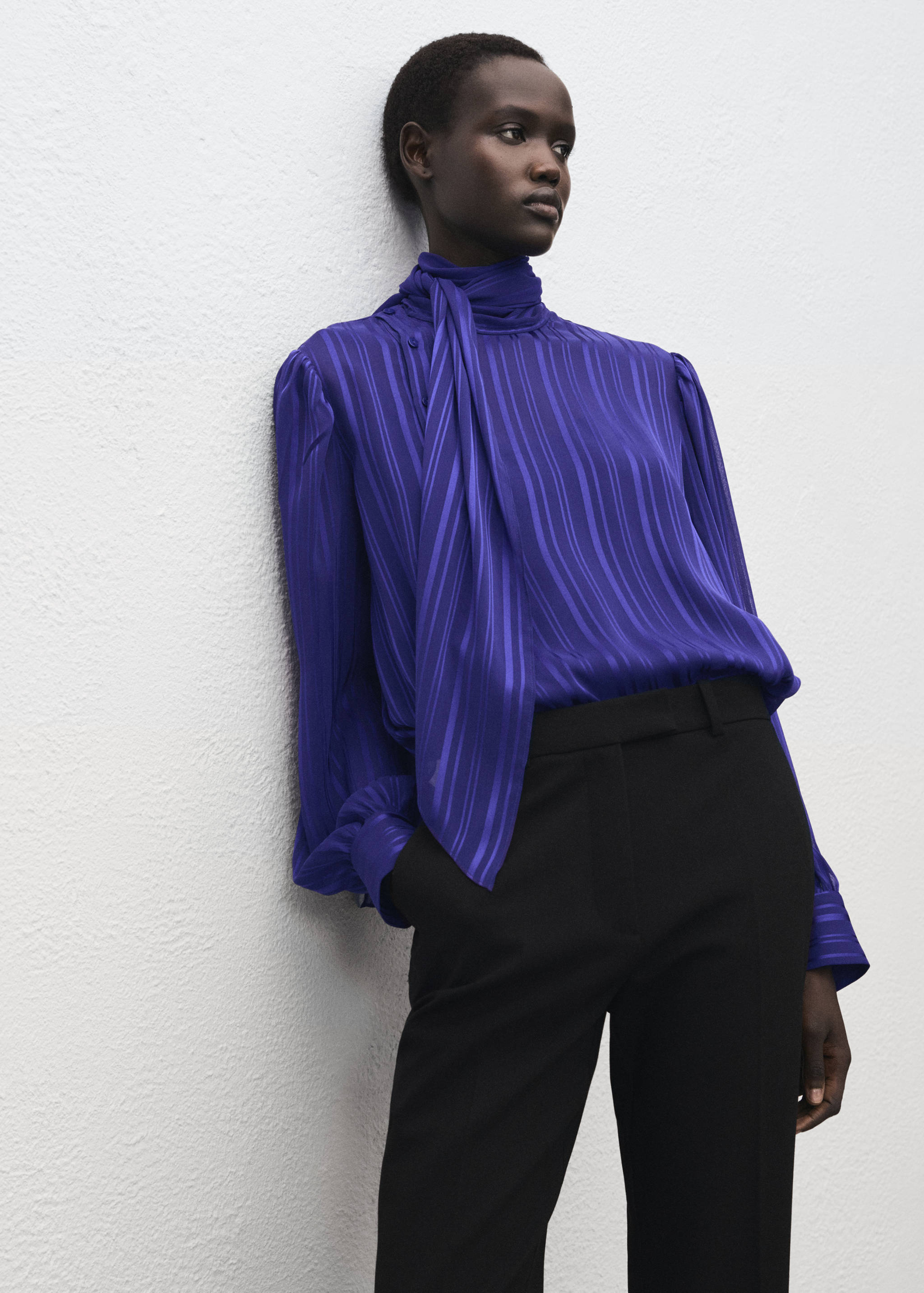 Blusa rayas fular - Plano medio