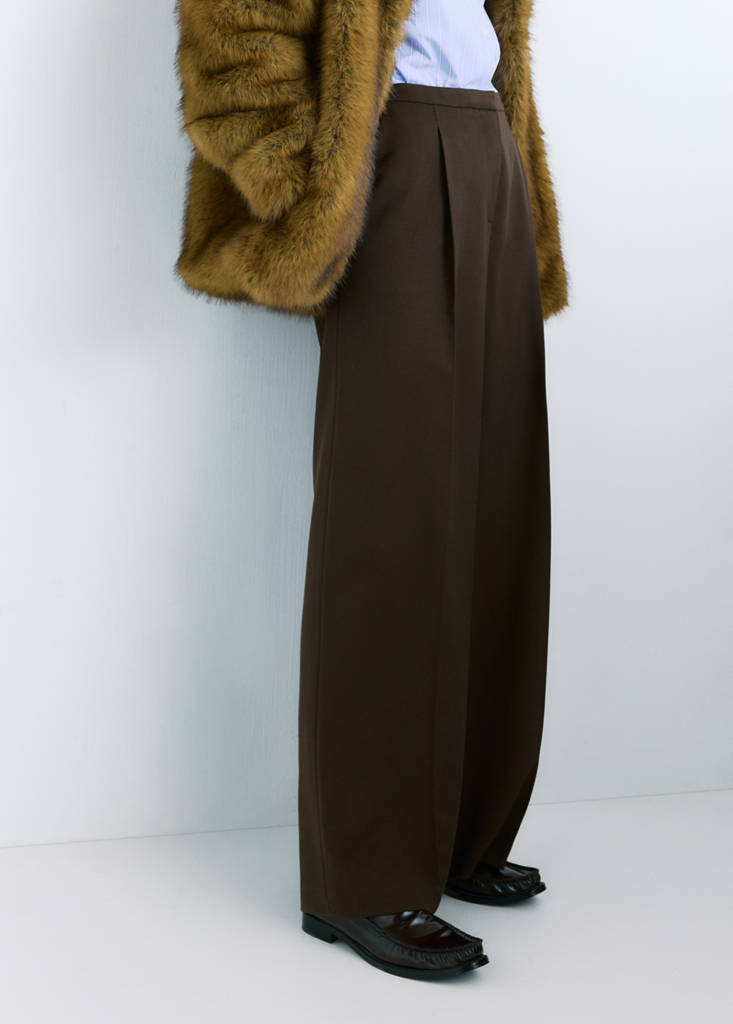 Wide leg mid-rise pleated trousers — Chocolate