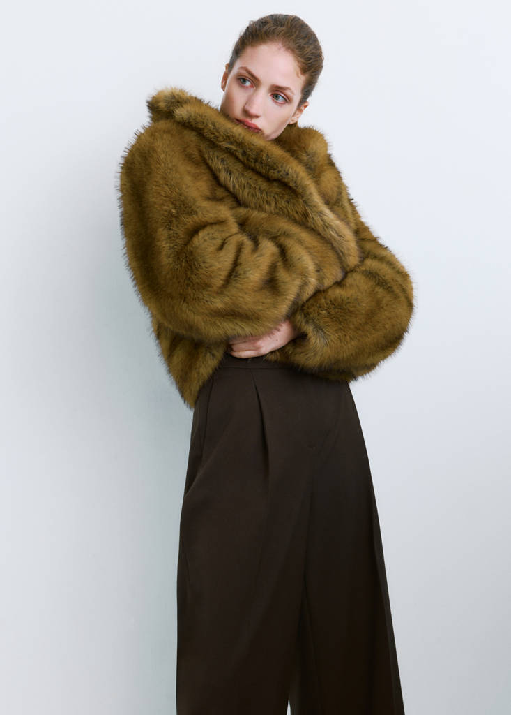 Wide leg mid-rise pleated trousers — Chocolate