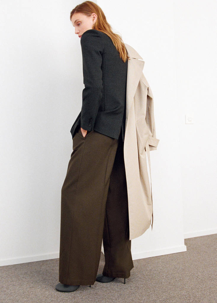 Wide leg mid-rise pleated trousers — Chocolate