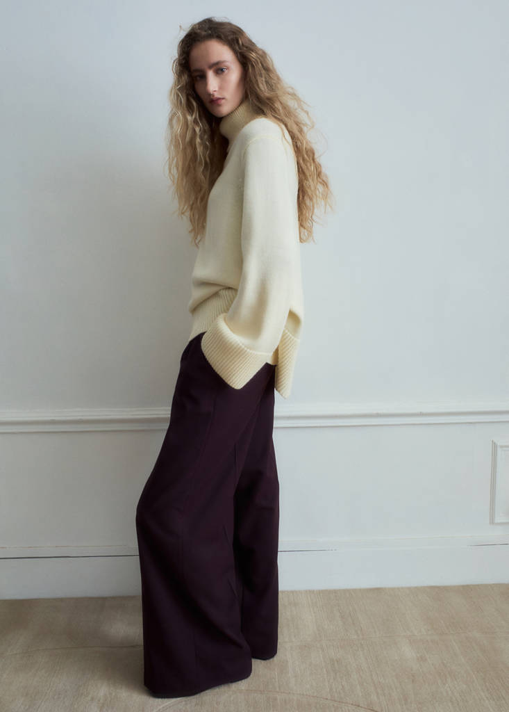 Wide leg mid-rise pleated trousers — Maroon