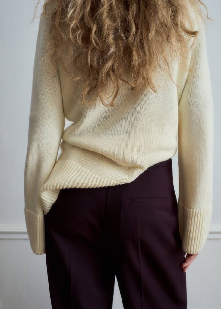 Wide leg mid-rise pleated trousers — Maroon