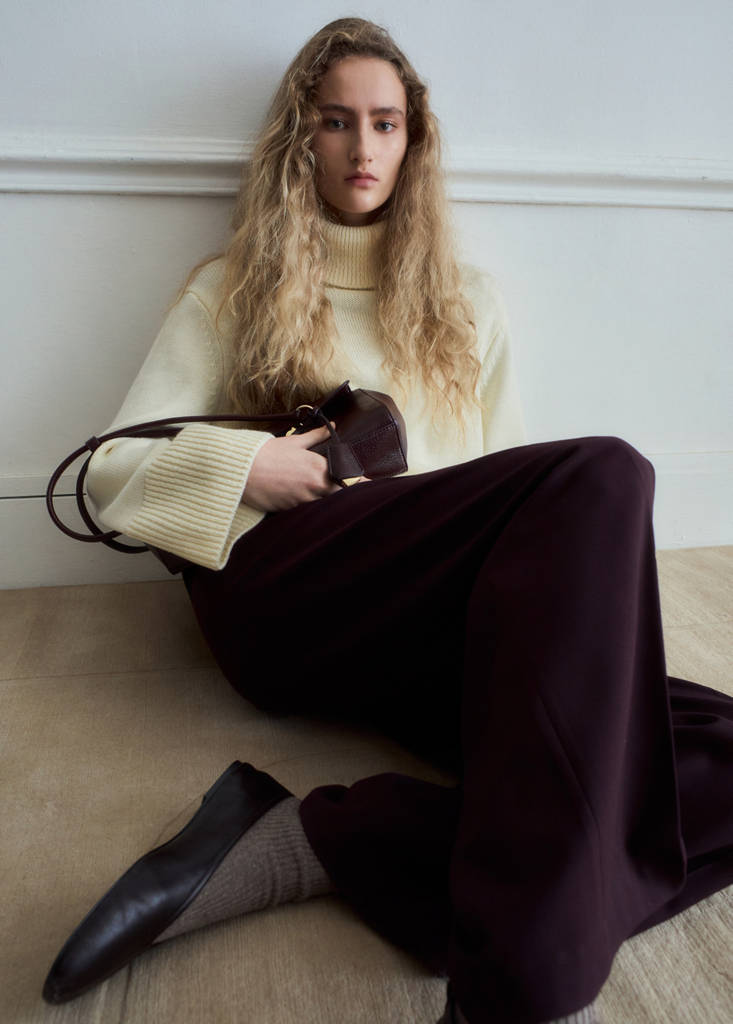 Wide leg mid-rise pleated trousers — Maroon