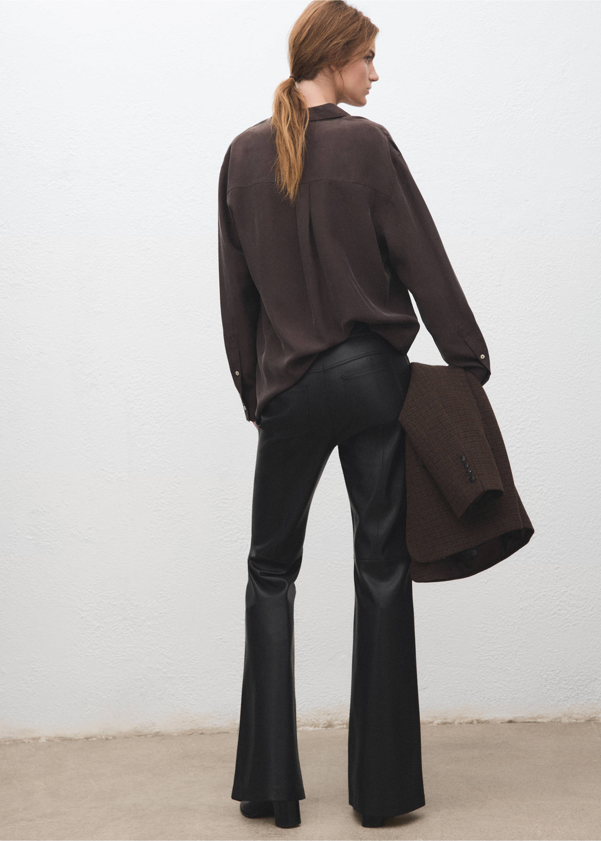 Faux-leather flared trousers - Reverse of the article, Black. Ref: 27031295-00.