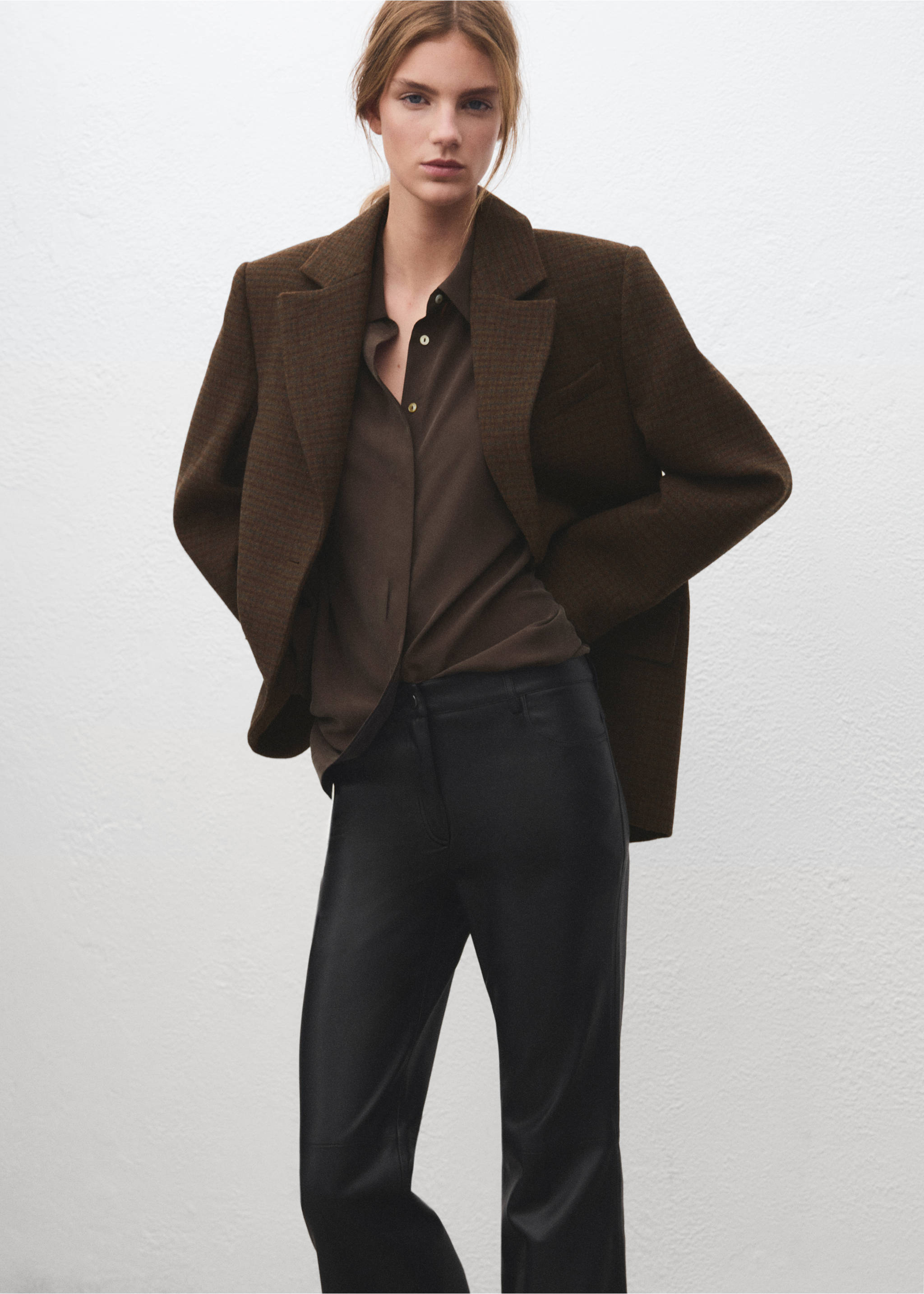Faux-leather flared trousers - Details of the article 1, Black. Ref: 27031295-00.