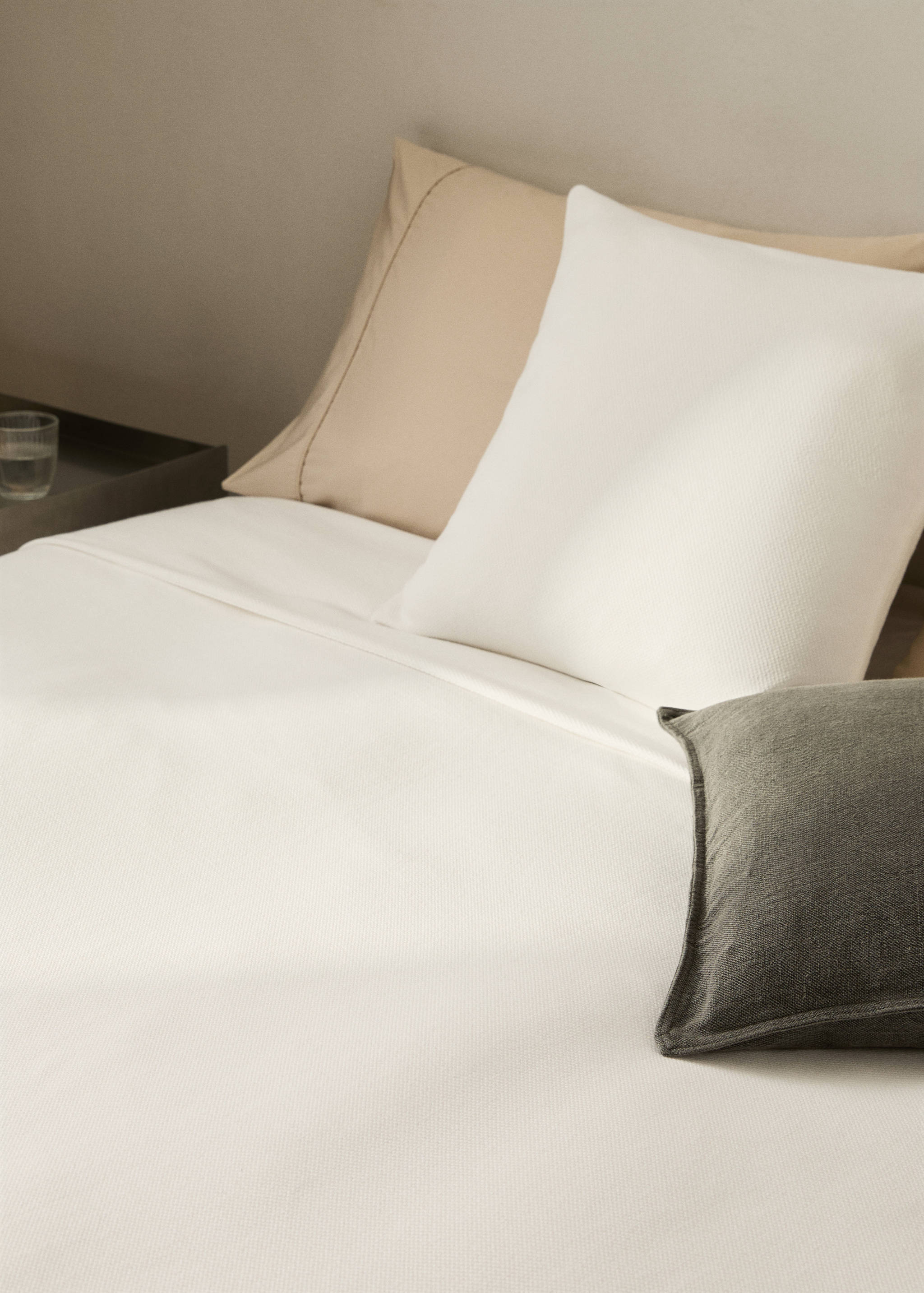 Cotton bedspread with hem finish for 180/200 cm bed - Details of the article 6