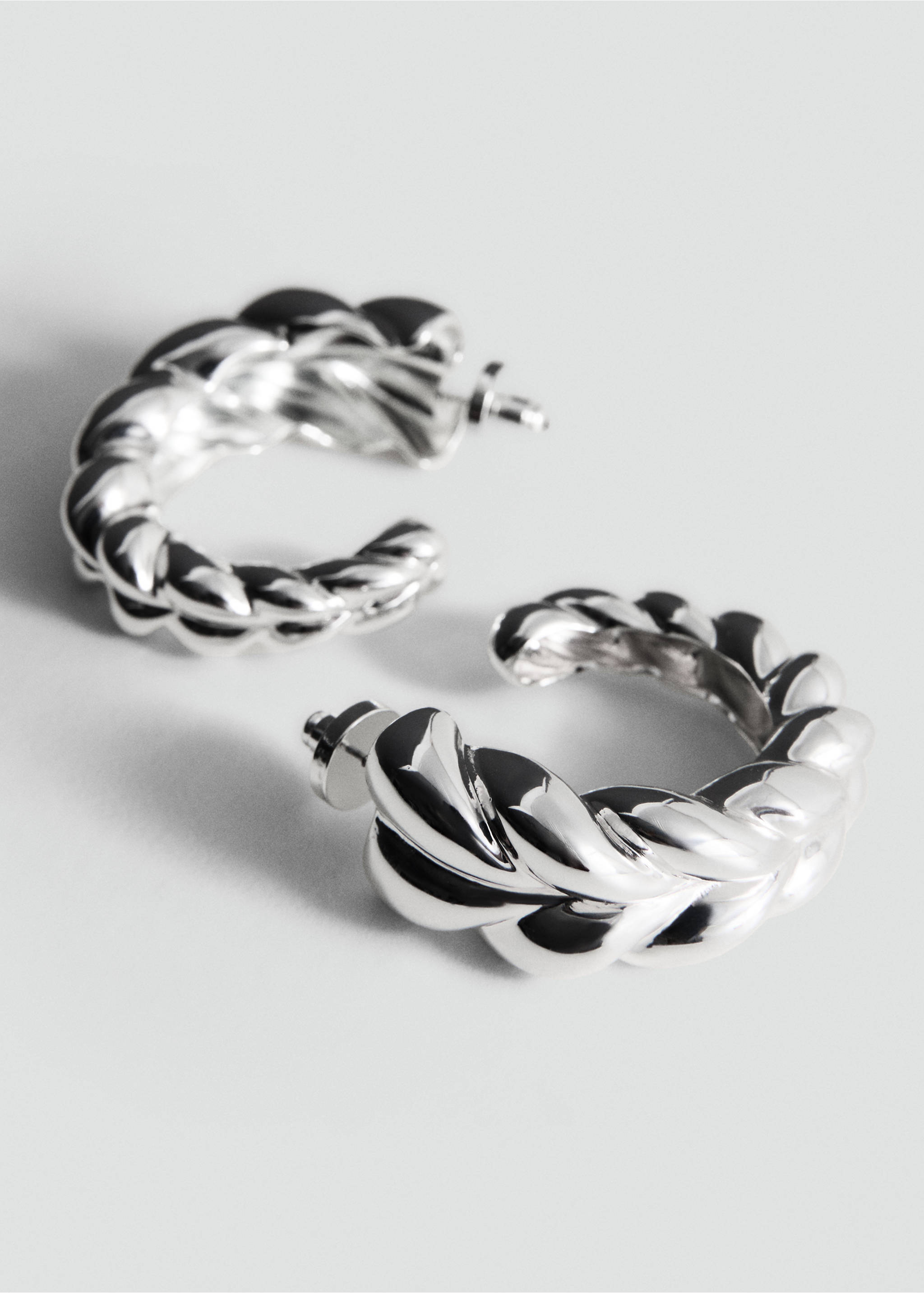 Embossed hoop earrings - Medium plane, Silver. Ref: 27031319-00.