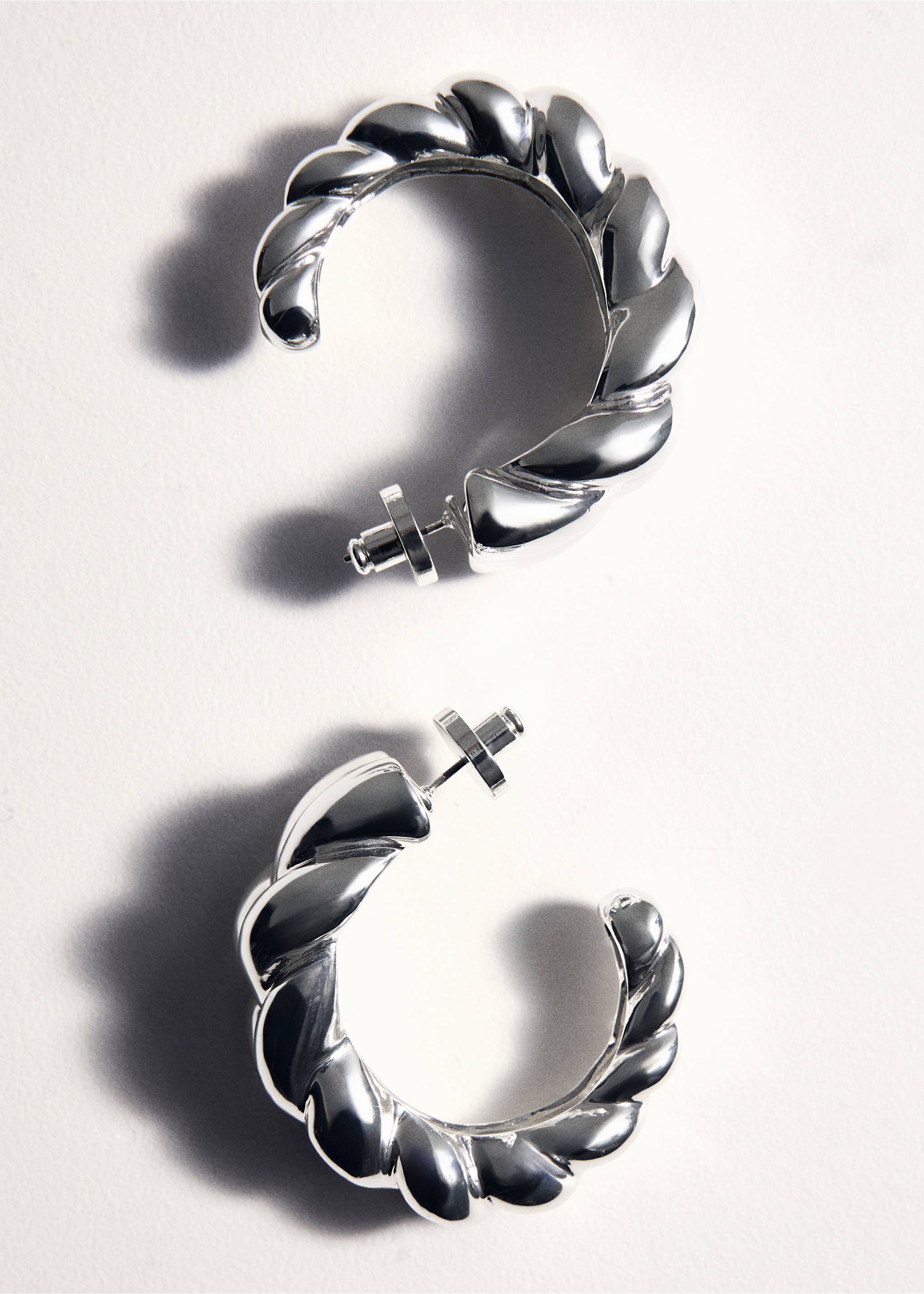 Embossed hoop earrings - Details of the article 5, Silver. Ref: 27031319-00.