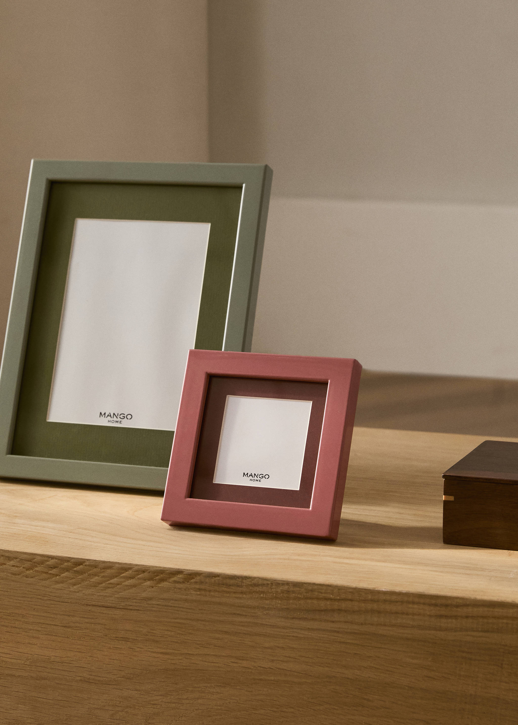 Liten lakkert ramme i farge - Total bildeutsnitt