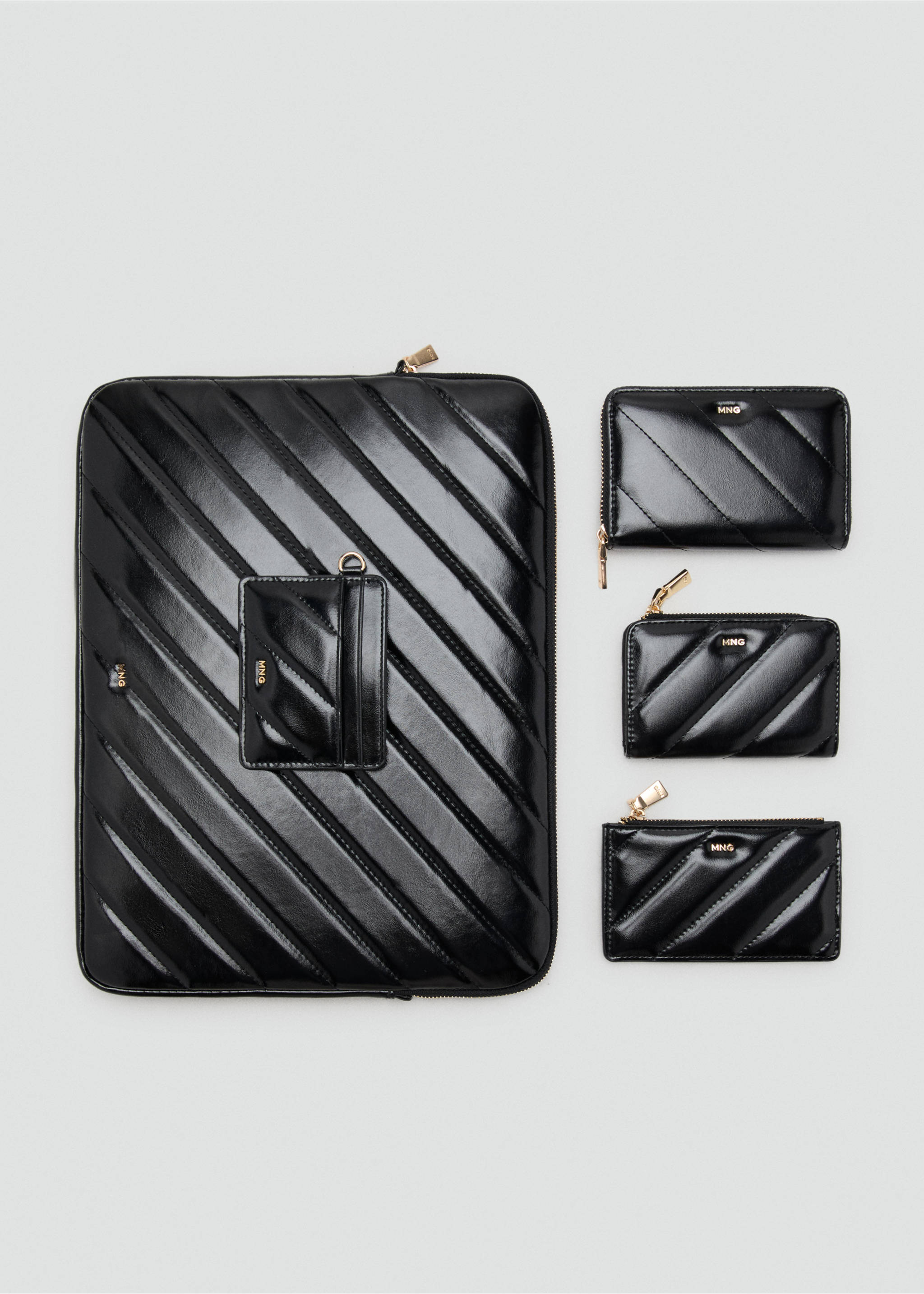Small padded wallet - Details of the article 2, Black. Ref: 27031333-00.