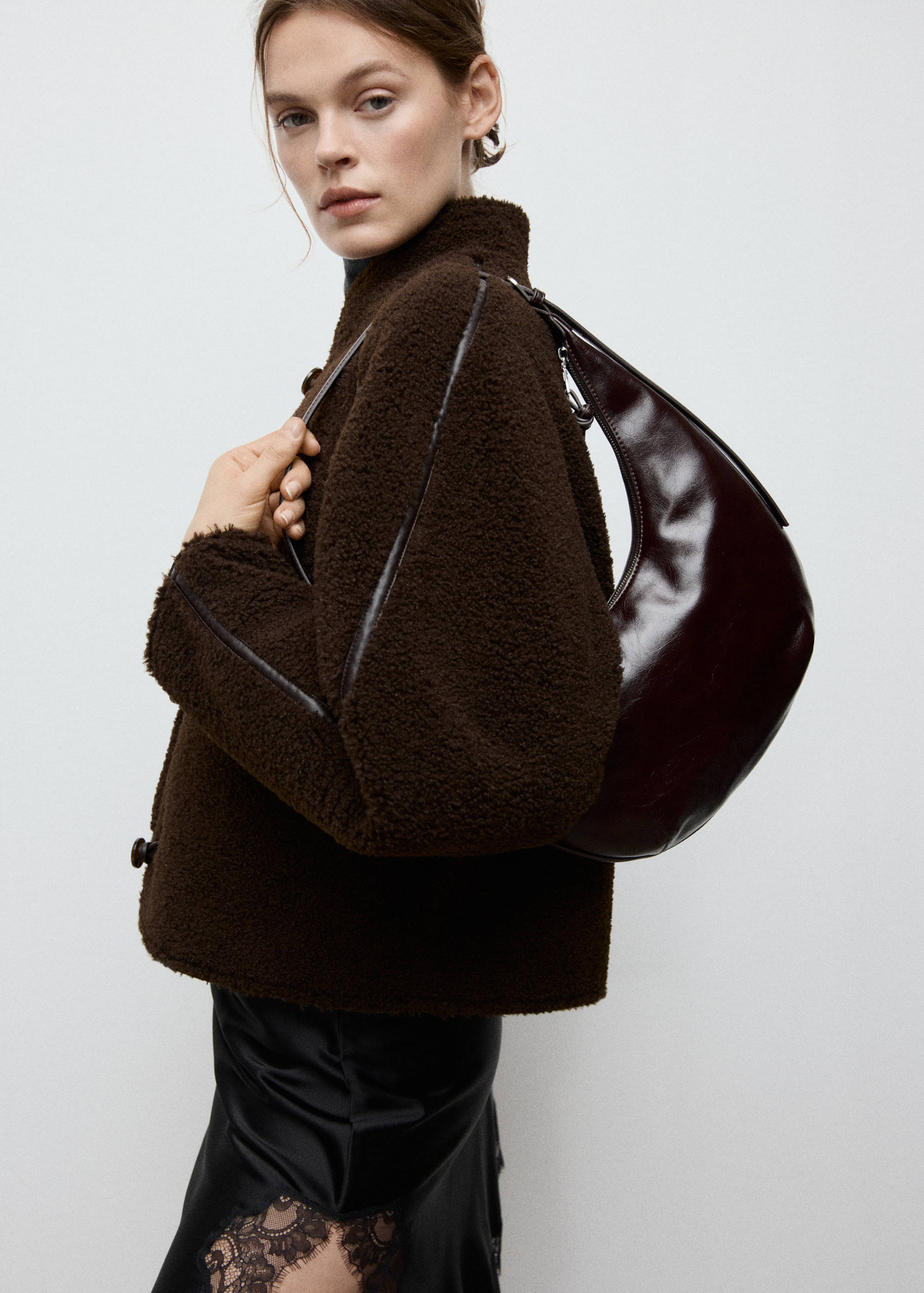 Medium oval shoulder bag - Details of the article 9